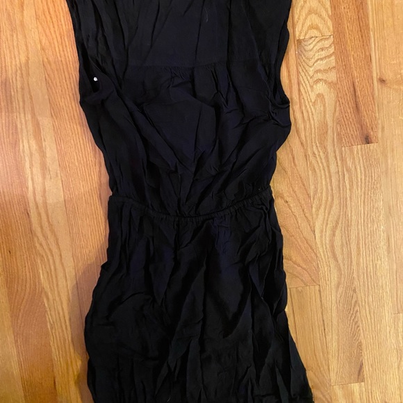 Black thigh length sleeveless dress - Picture 2 of 2